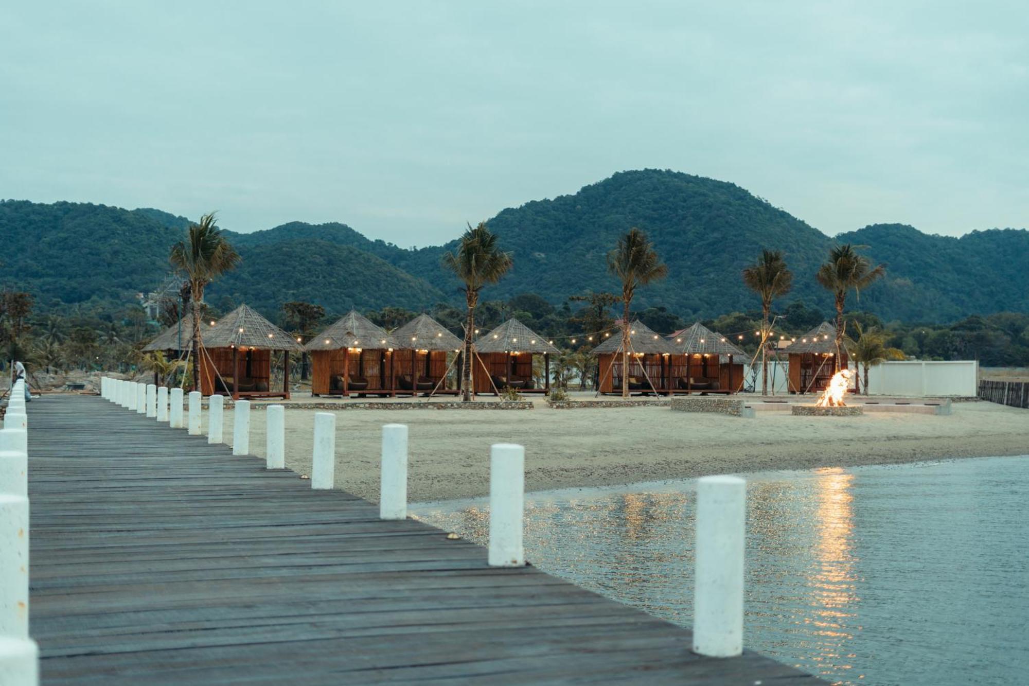 สมณี บีช รีสอร์ต แอนด์ สปา Hotel แกบ ภายนอก รูปภาพ
